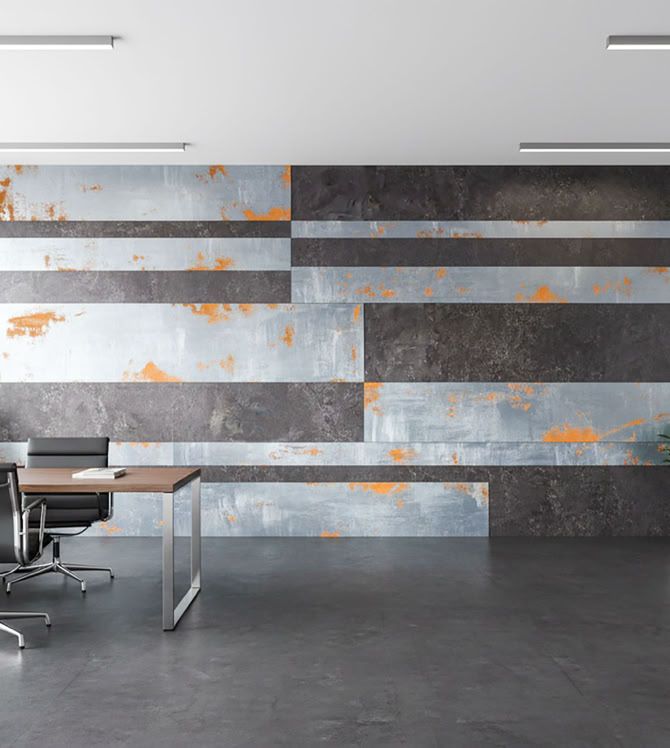 Modernes Büro mit Effektspachtel Wand mit horizontalen Streifen.