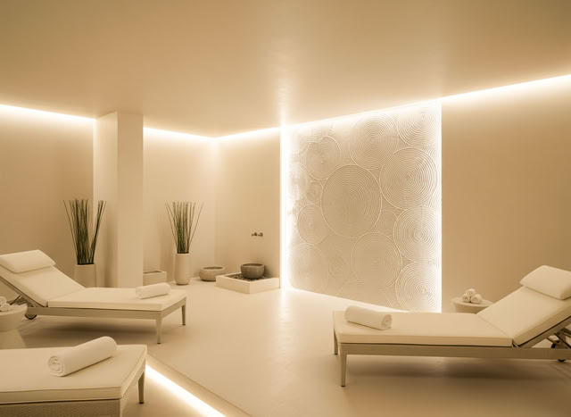 Ein heller SPA Raum mit Rexx Solid Wänden