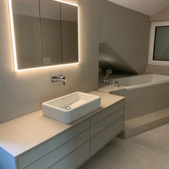 Unsere Wandprodukte für Bad und Dusche bieten langlebige, wasserdichte Lösungen in stilvollem Design. Sie kombinieren Funktionalität mit ästhetischem Anspruch und sorgen für eine elegante, pflegeleichte Oberfläche in feuchten Räumen.