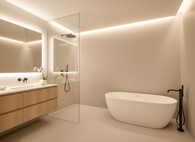 RS-Linie modernes Bad in Elfenbein Farbton 