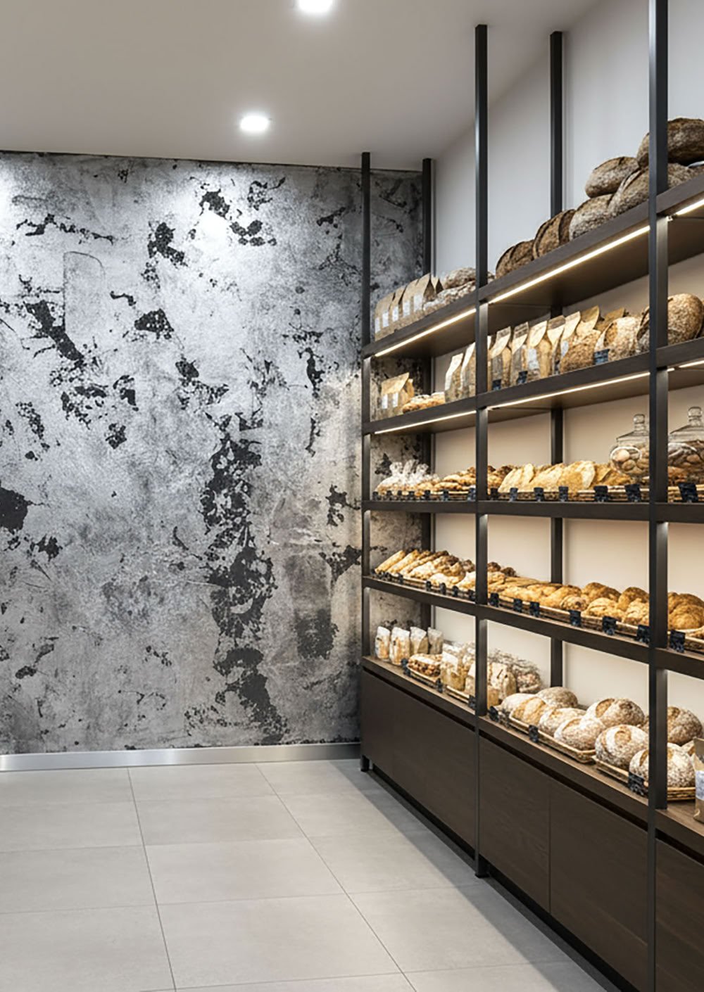 Ein Geschäft mit Regalen voller Brottüten und Gebäck, eine Effektspachtelrückwand in schwarsilber 